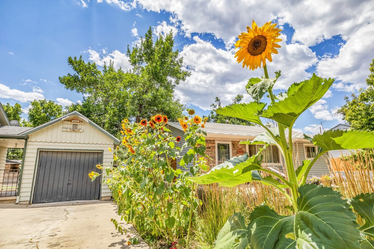 Sweet 2-Bdrm Bungalow in the heart of Canon City