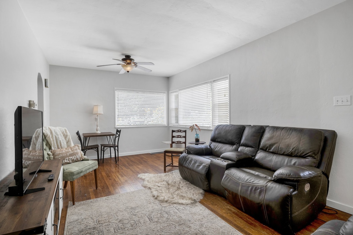 Sweet 2-Bdrm Bungalow in the heart of Canon City