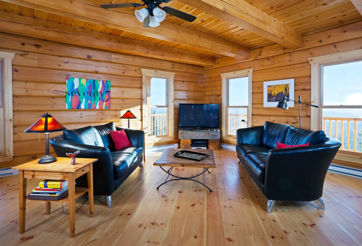 Charlevoix Log Home Paradise on top of the world!