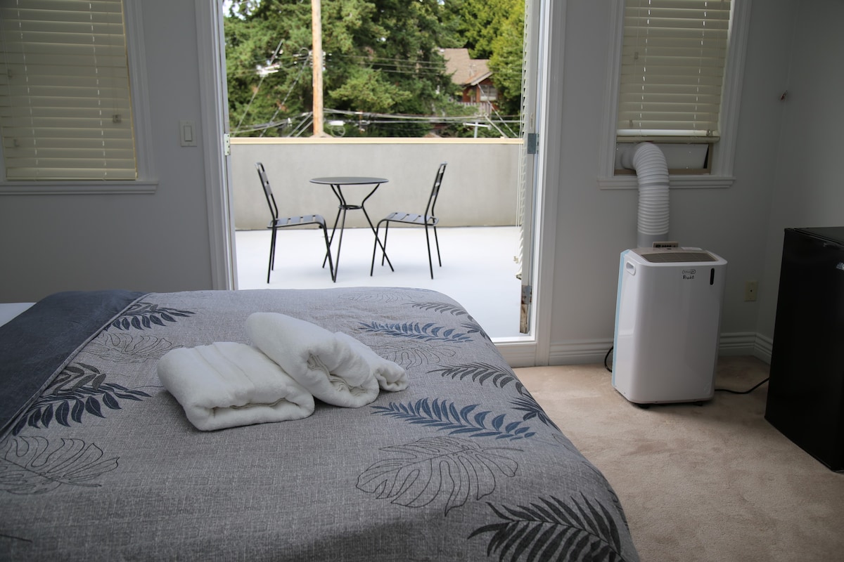 Cozy Home Away: bedroom and pvt bathroom & Balcony