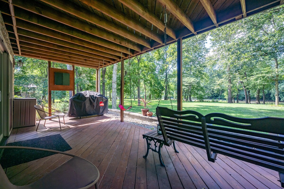 River Retreat, Secluded Oasis w Hot Tub