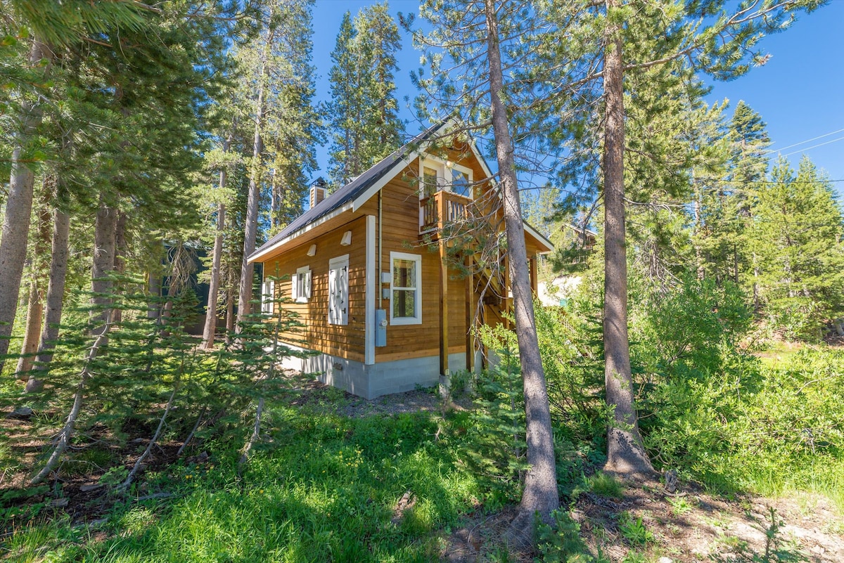 The Pine Wood Cabin