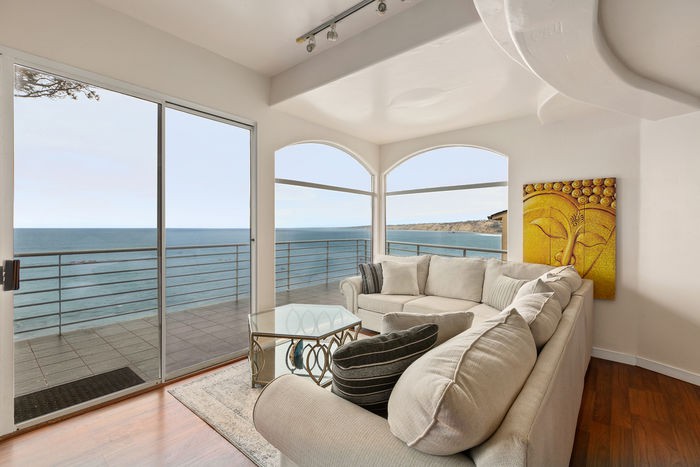 xLa Jolla Suite in Ocean View Estate