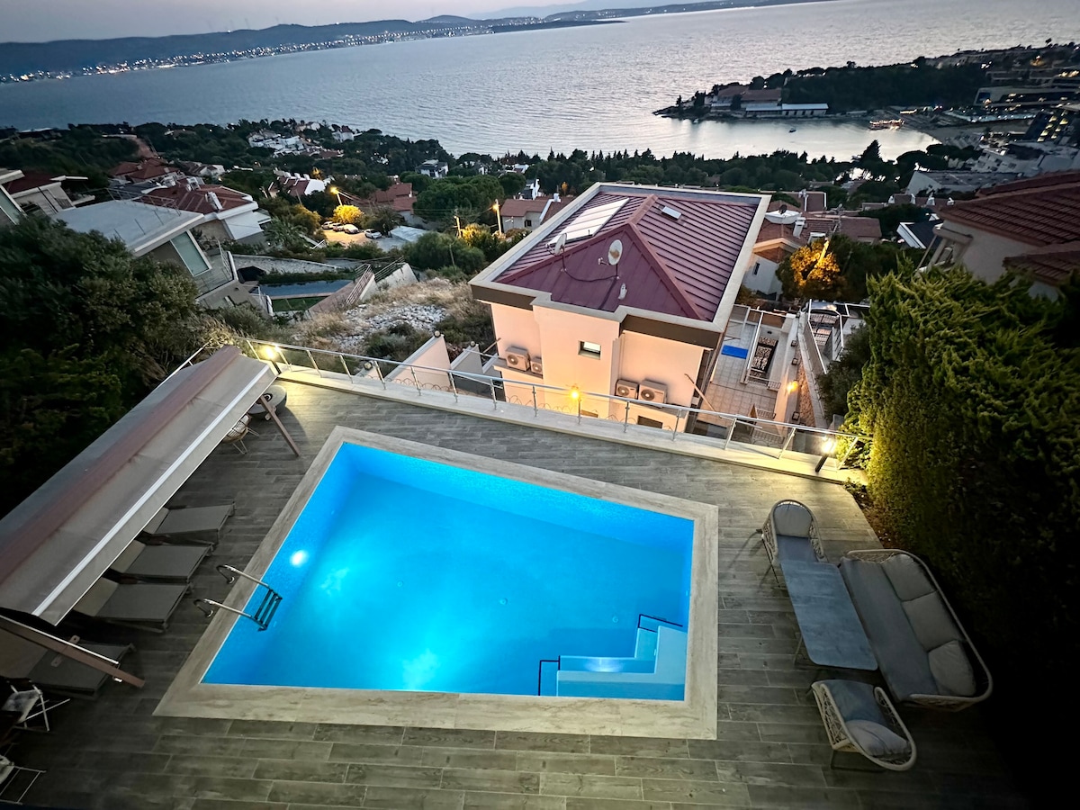 Breathtaking View & Private Pool in Cesme