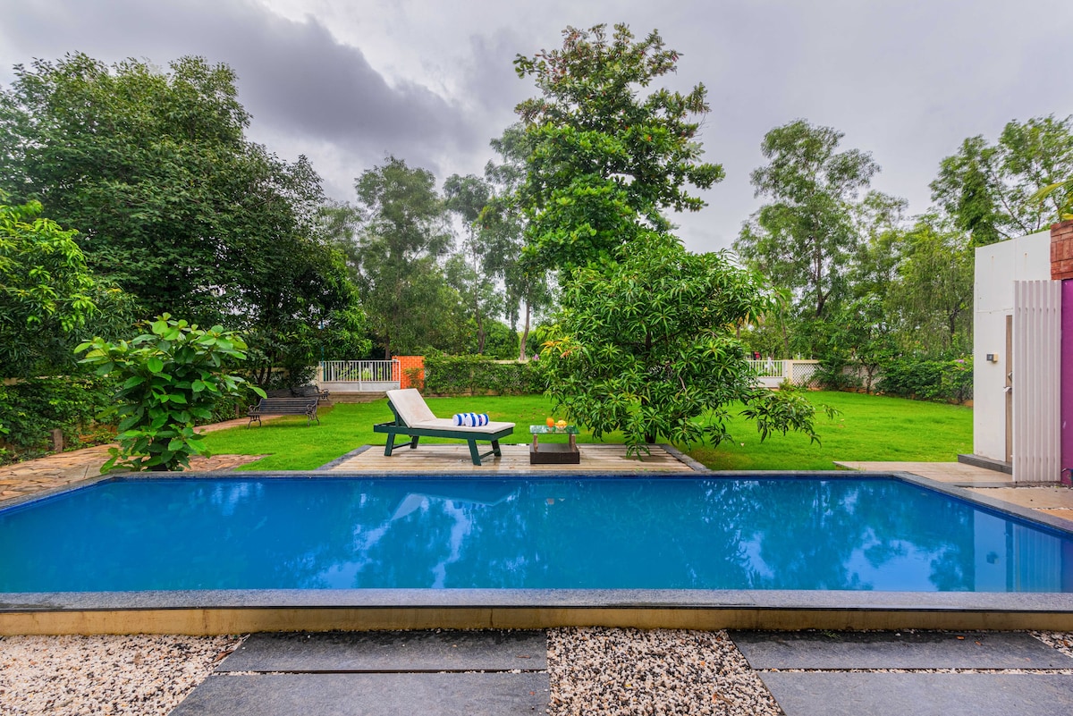 Amrapali, 3-BDR Farmstay with pool in Nashik