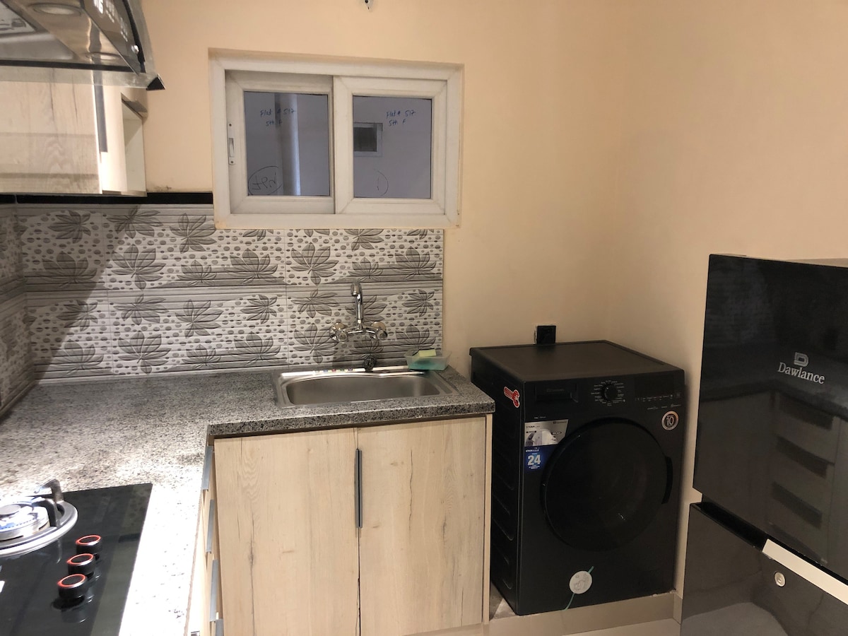 Spacious 2 BDR apartment with Washing Machine