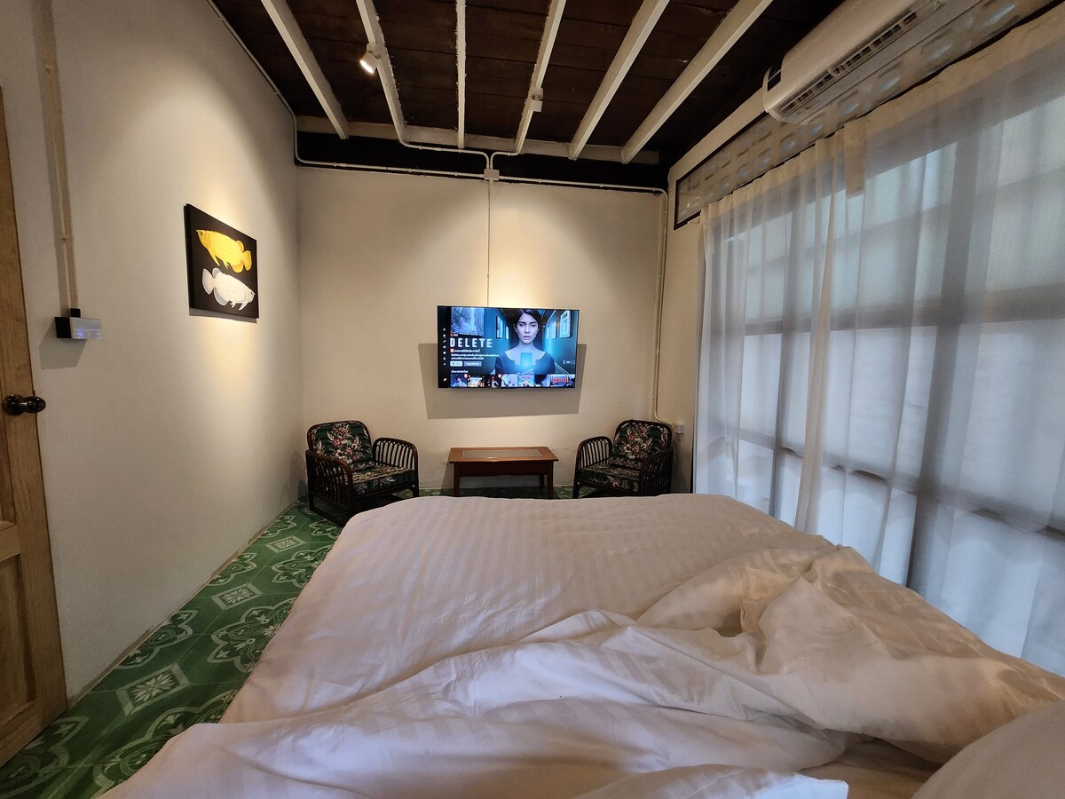 The Ordinary 8-SuratThani Old town - Green Room