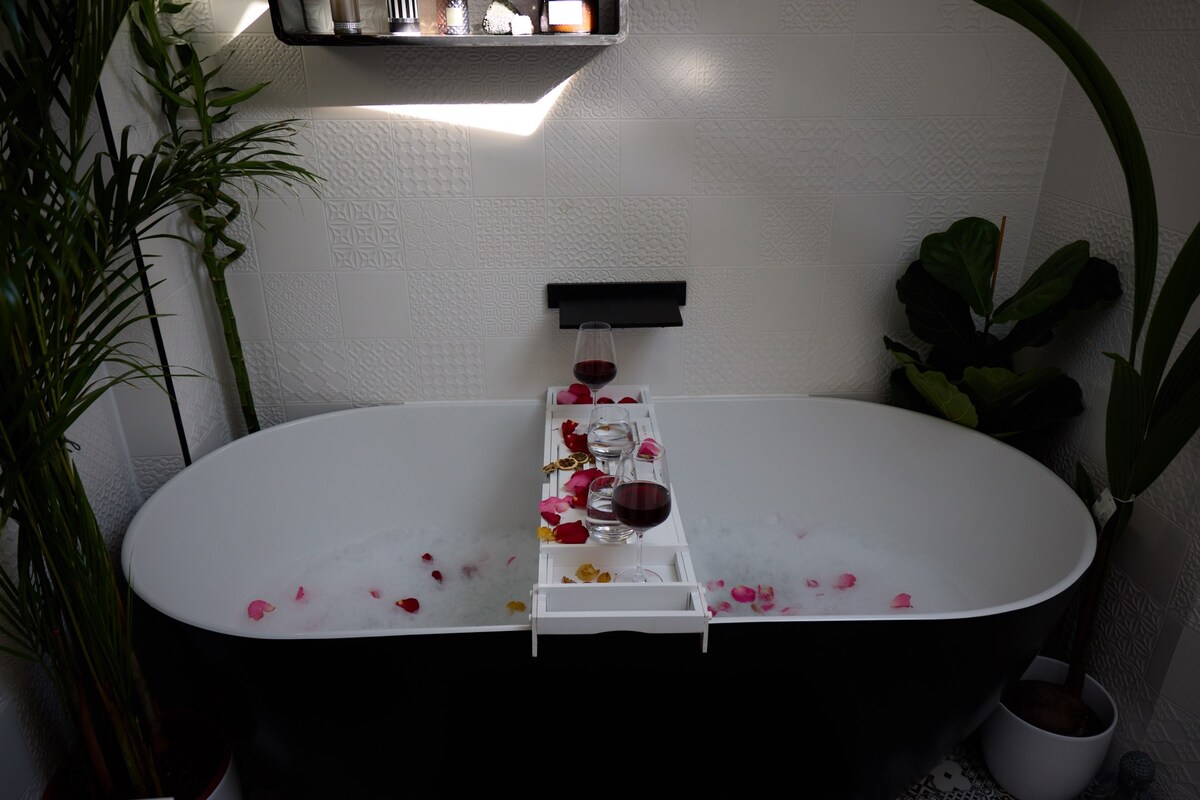 5 min from Tower Bridge Tantra EnSuite Room