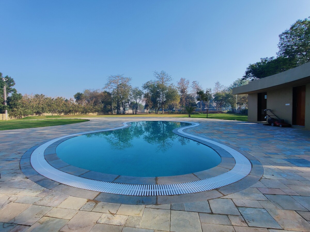 Sushir Farm House in Gandhinagar Luxurious Stay