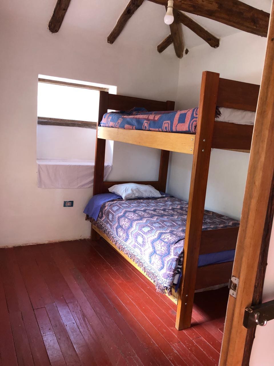 Rooms with Wifi + Hot Shower + Complete Furnitures