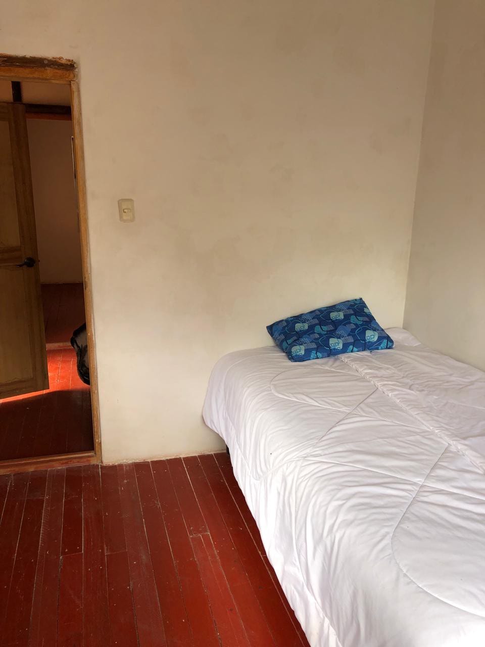 Rooms with Wifi + Hot Shower + Complete Furnitures