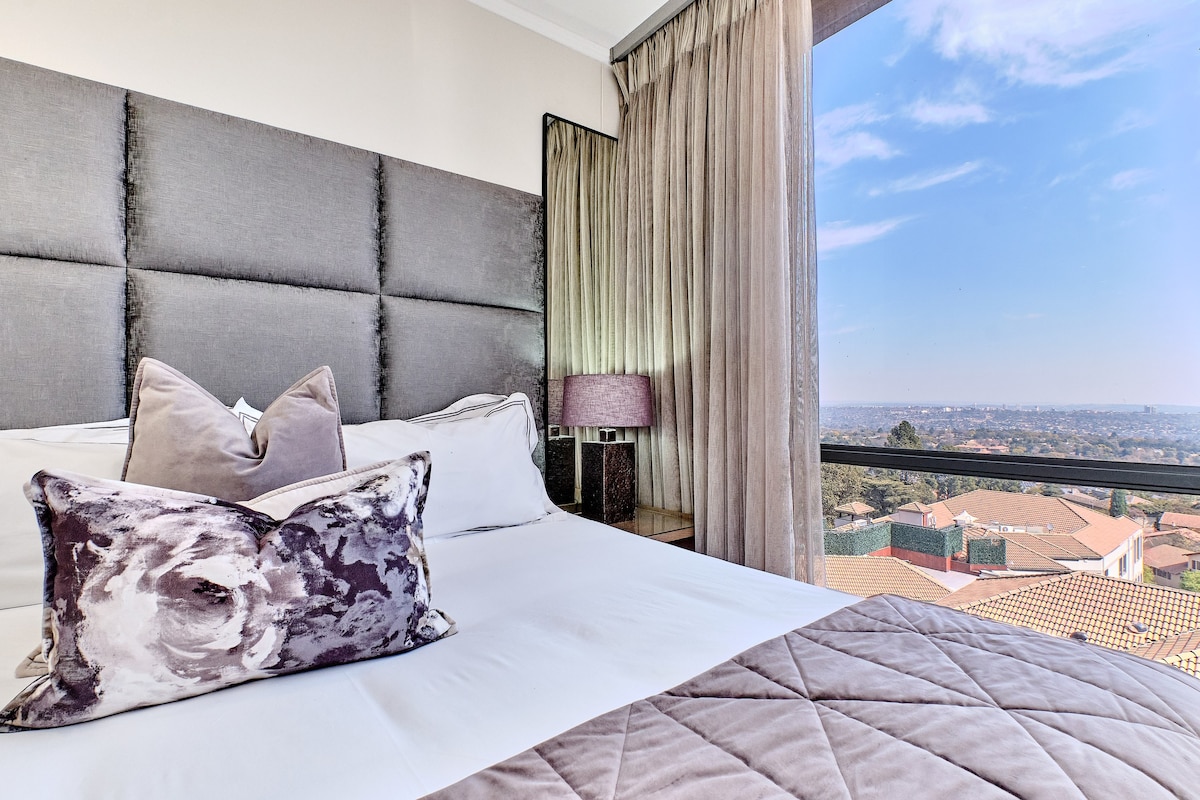 unique 2 Bed|2.5 Bath in Sandton