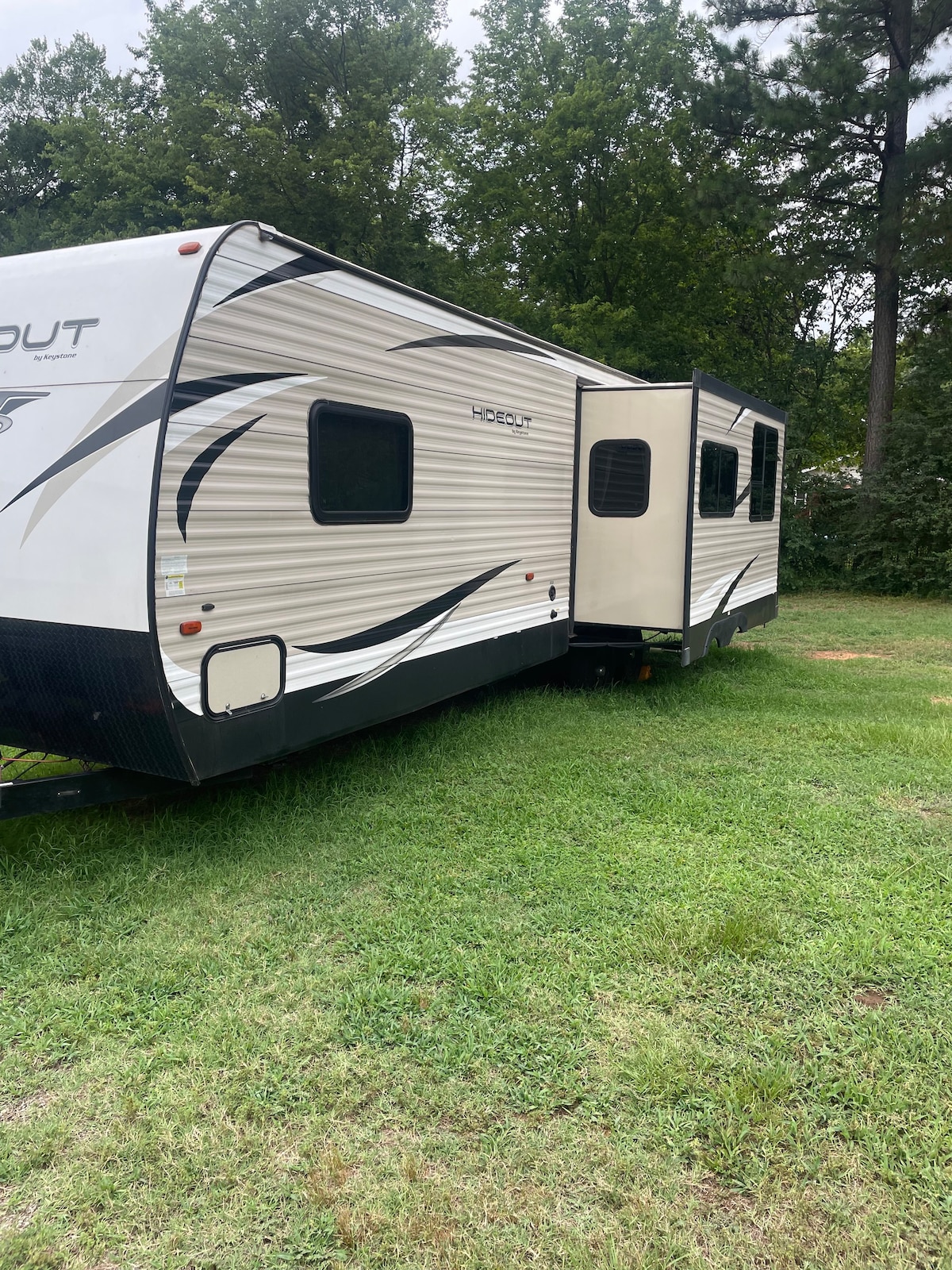 2018 Hideout RV 28' on property