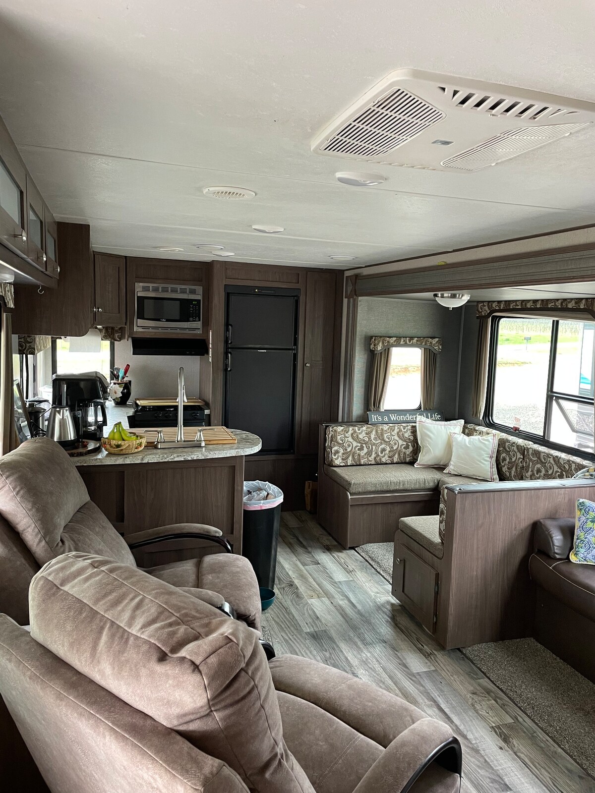 2018 Hideout RV 28' on property