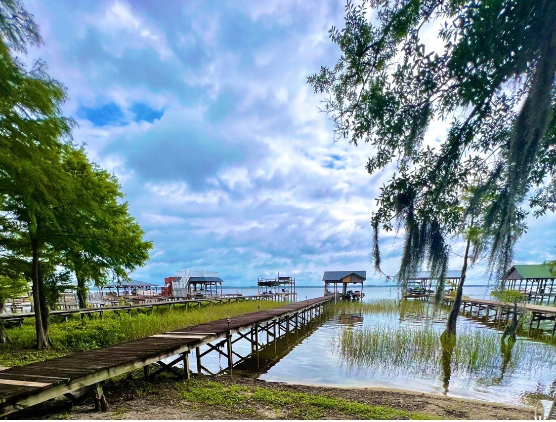 Cypress Cottage - Lakefront W/ Hot tub