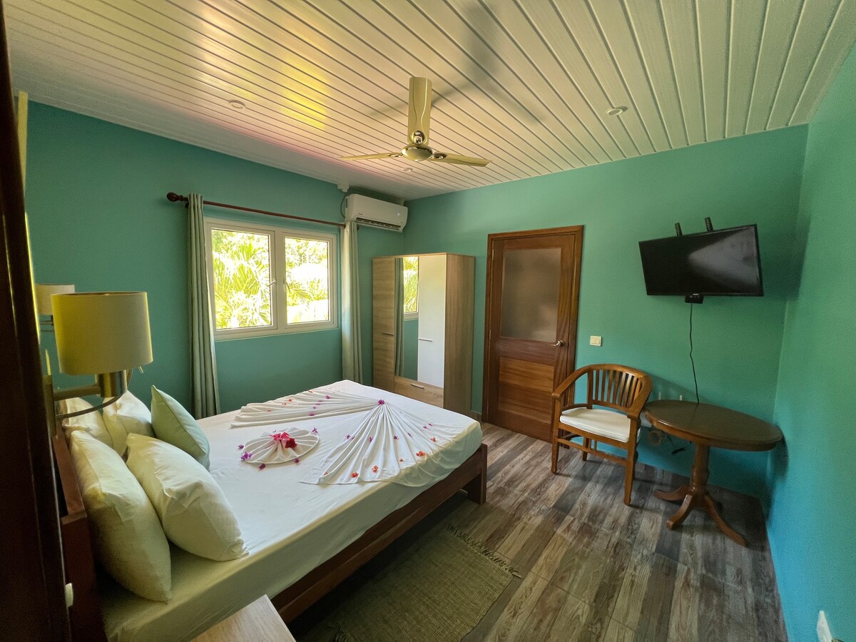 Deluxe ensuite family apartment La Digue