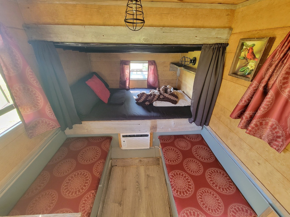 Vintage Camper Cabin on Beautiful Farm Near Ark