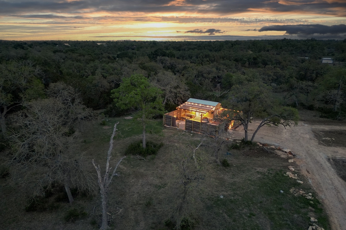 Romantic Tiny Luxury Retreat-hot/cold pool & sauna