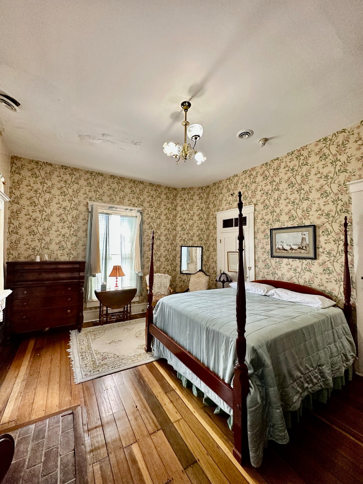 Kintner House Inn - Room 8, Honeymoon Suite