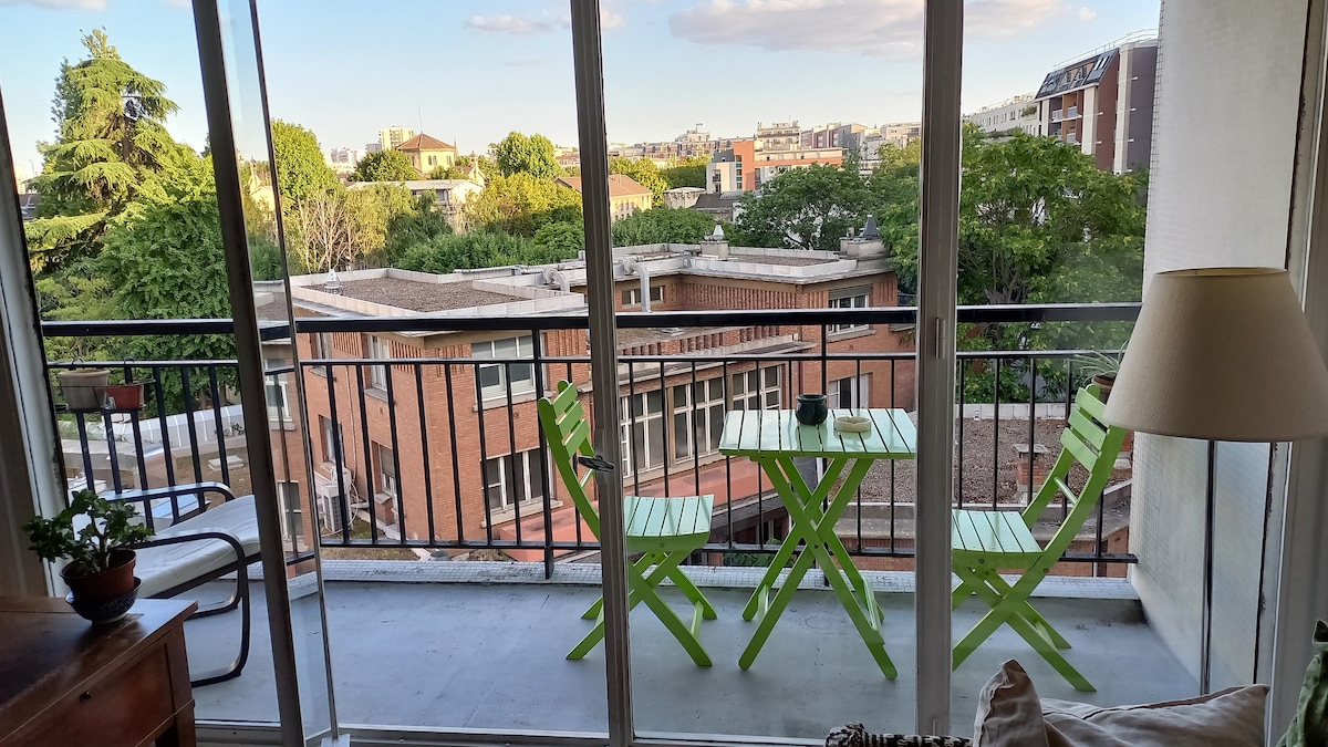 Studio lumineux au calme avec balcon !