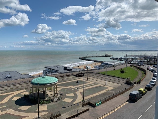 Beach View Apartment - Top floor sea view