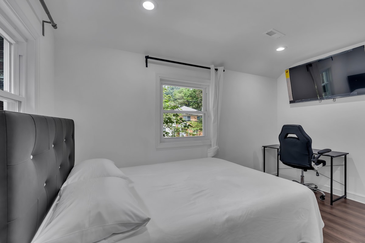 031 Cozy/Modern Bedroom with Shared Bath near DCA