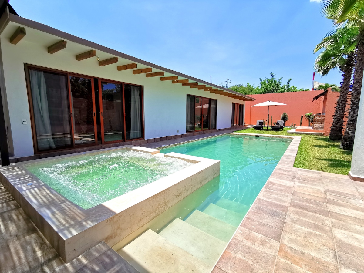 Casa con alberca y jacuzzi 4U