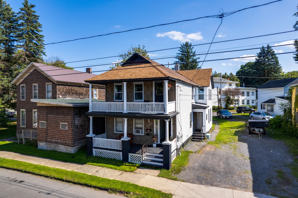 Quaint downtown utica apartment