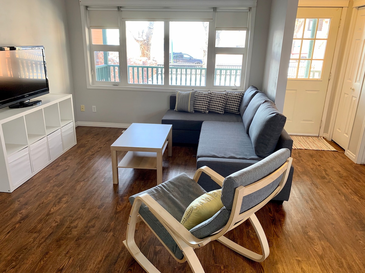 Downtown Suite - 1 BR Main Floor London Road