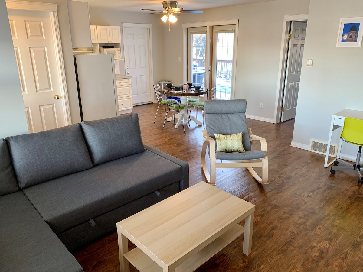 Downtown Suite - 1 BR Main Floor London Road