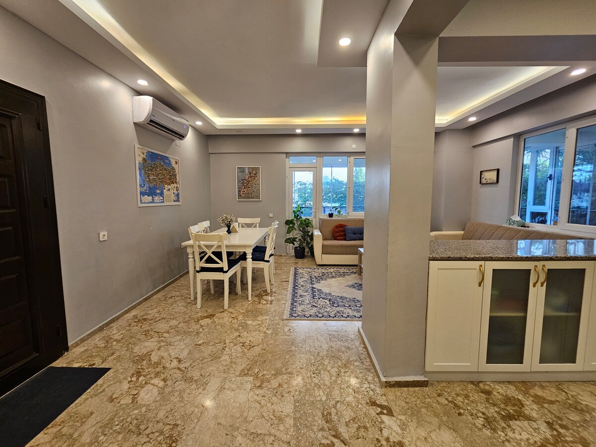 Family Apartment near the beach