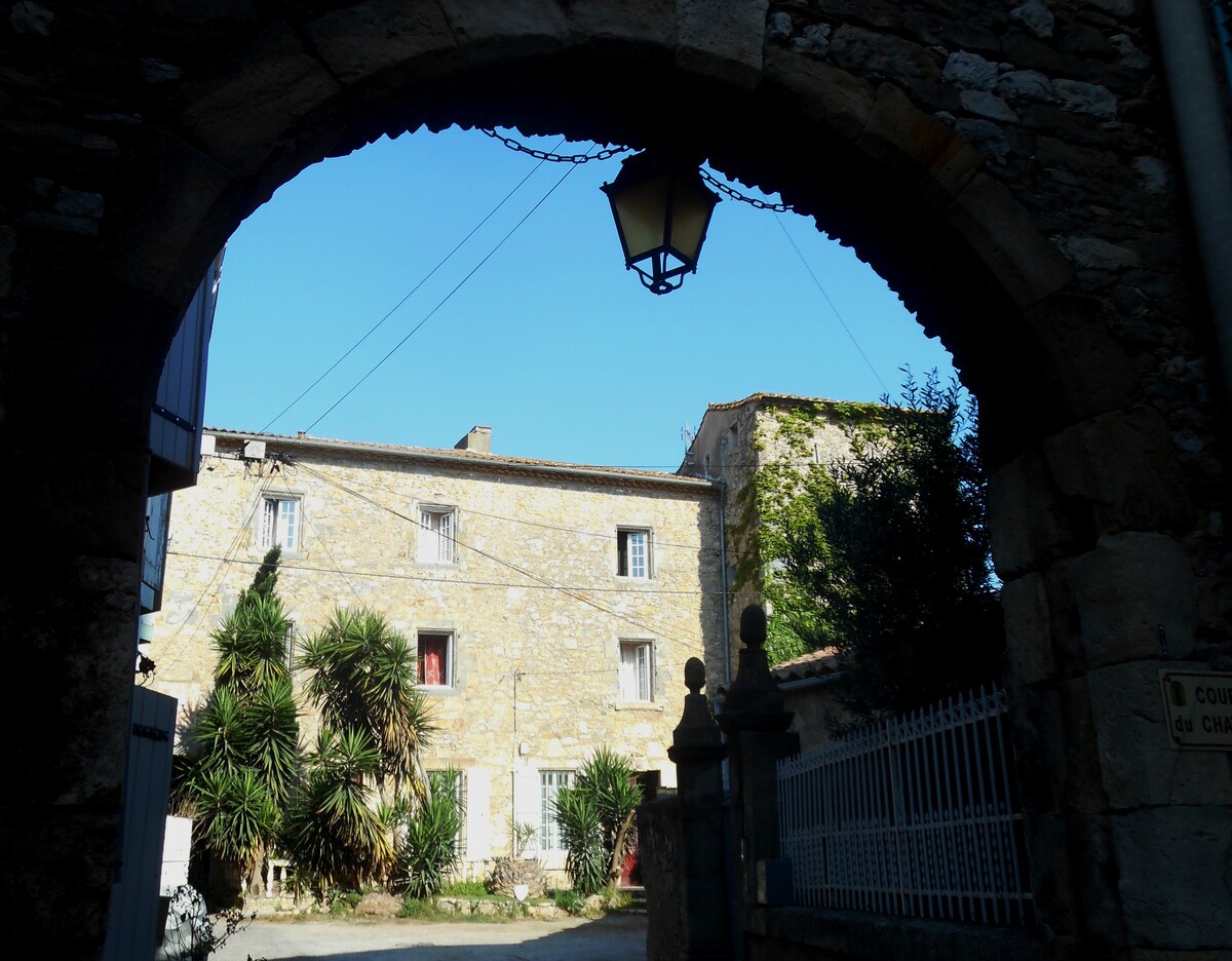 Logis de La Meschaussée, courtine XIe s (Ch.Jaune)