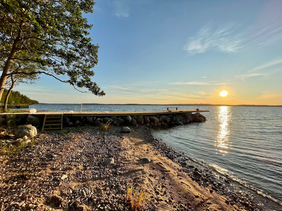 Summer cottage by the sea for sunset