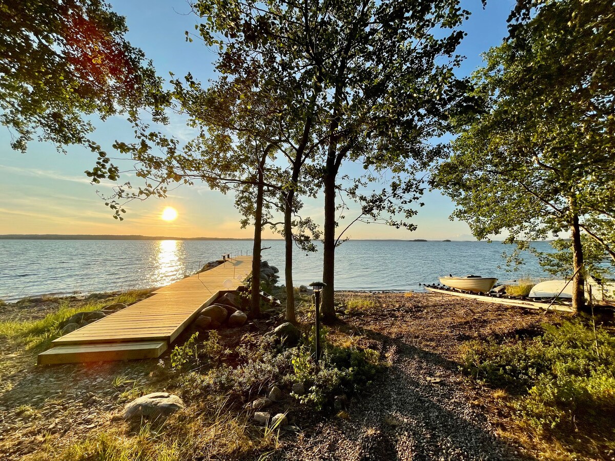 Summer cottage by the sea for sunset