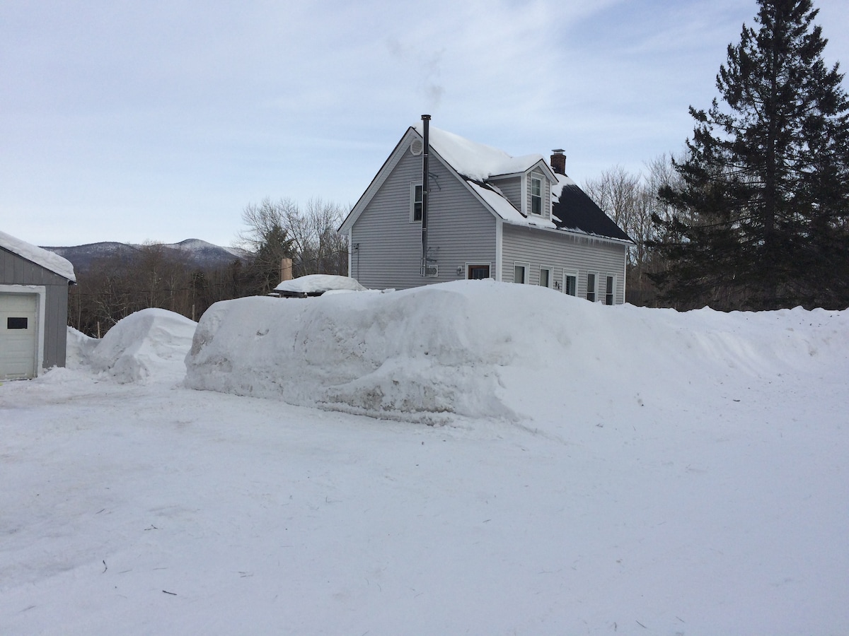 Pet friendly, sunset & 
mountain view VT retreat