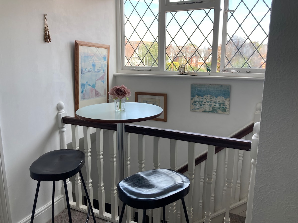 West Lodge - BnB by the sea!