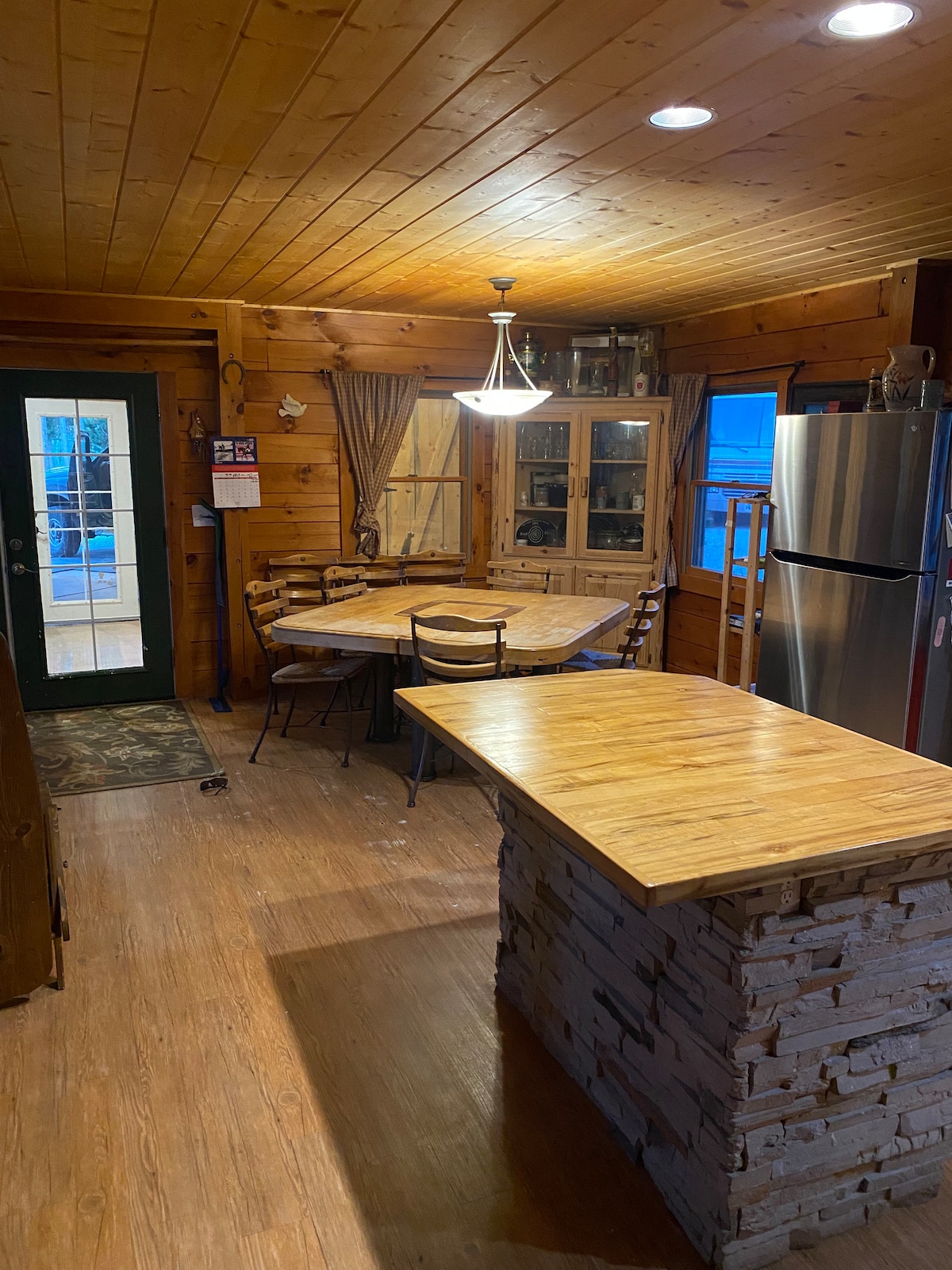 Casper Mtn Log Cabin占地6英亩