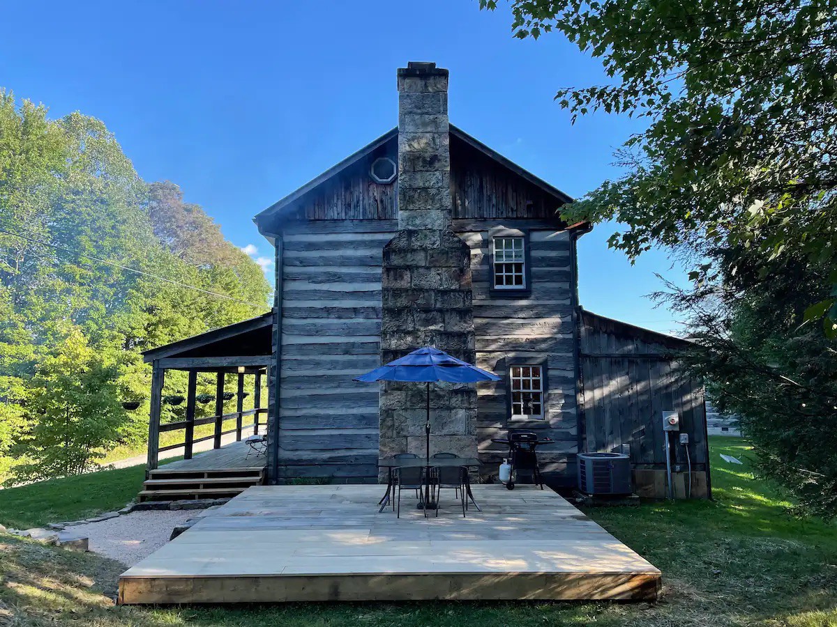 The Gold Bass - Historic Cabin @ Summersville Lake