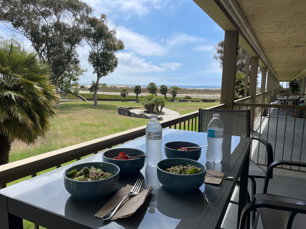 Surfside Waterfront Getaway