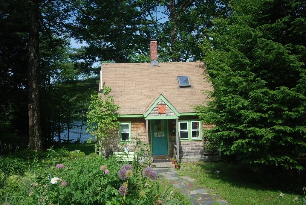 Charming lakefront cottage 20min to Portland