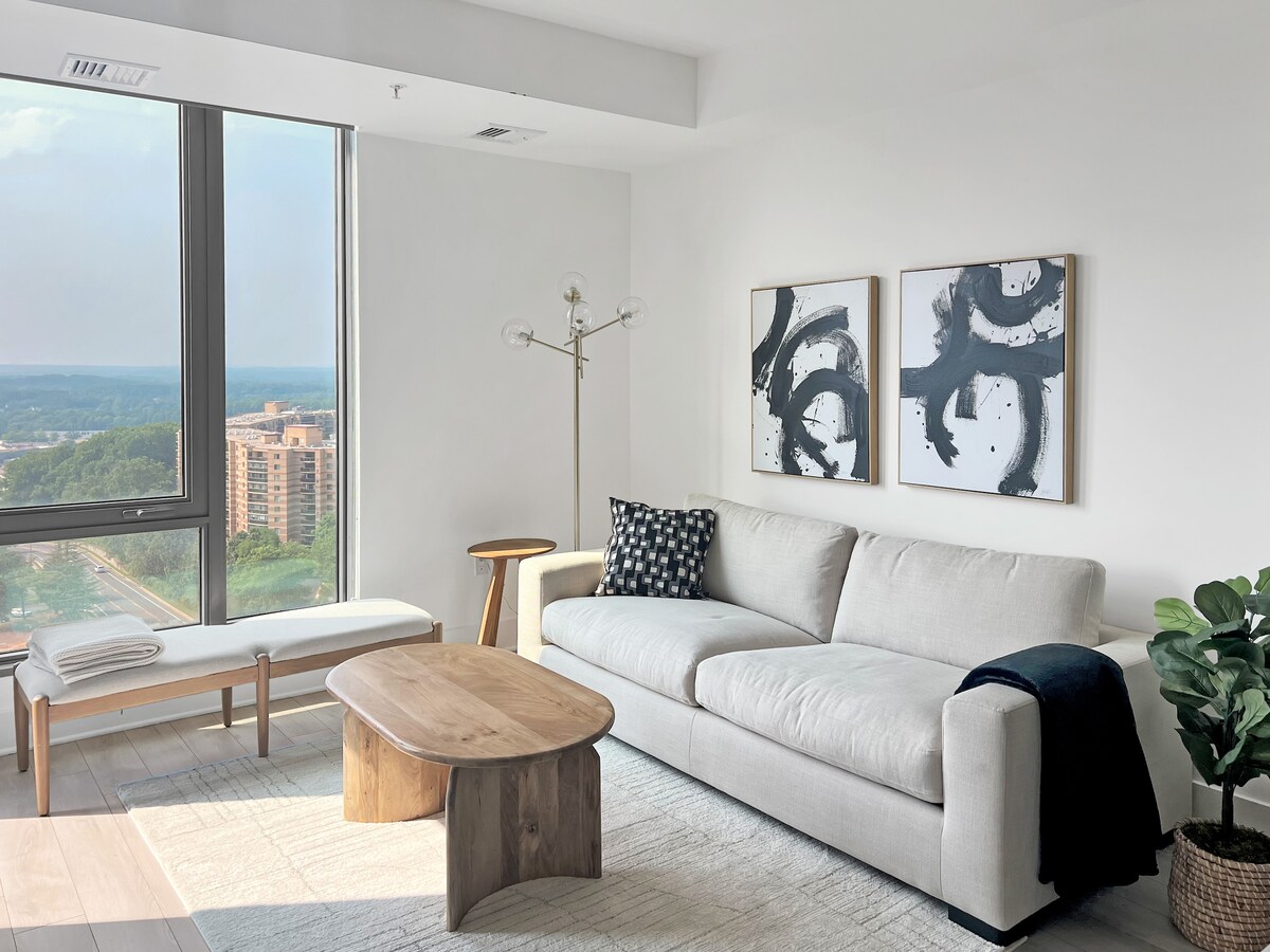 Luxi Natural Oak + Beige 2BR In Tysons w Amenities