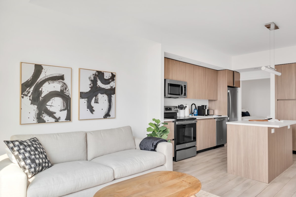 Luxi Natural Oak + Beige 2BR In Tysons w Amenities