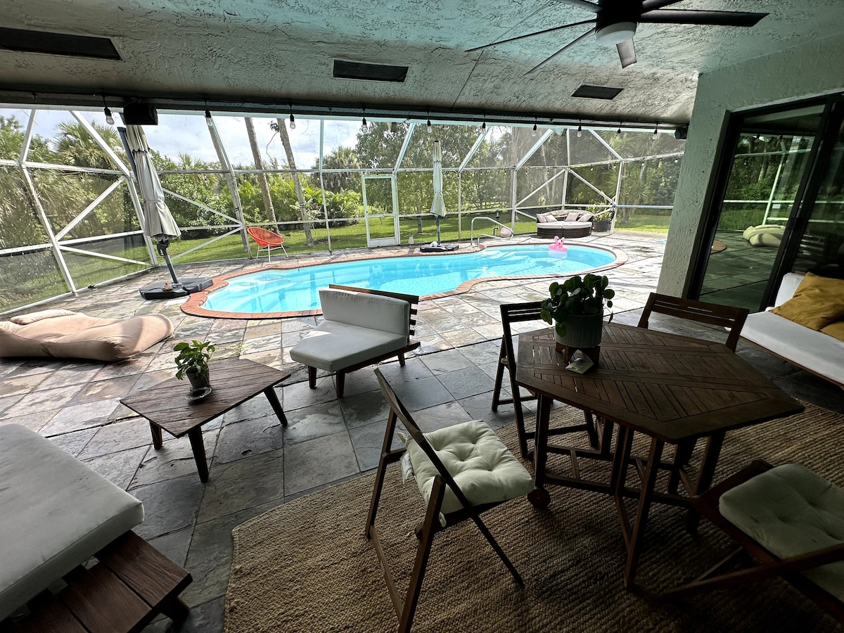 Tropical equestrian-country getaway w/ Heated Pool