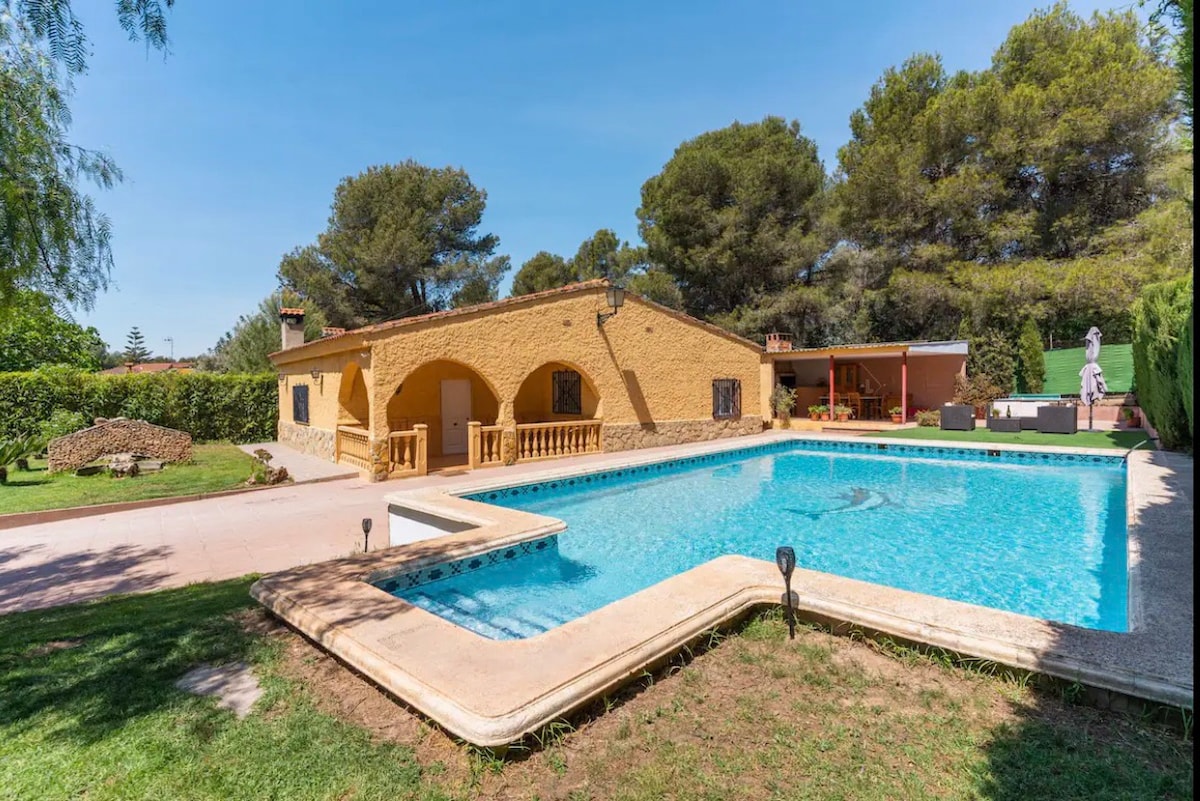 Villa Gadea - Casa de Campo- Chalet con Piscina.