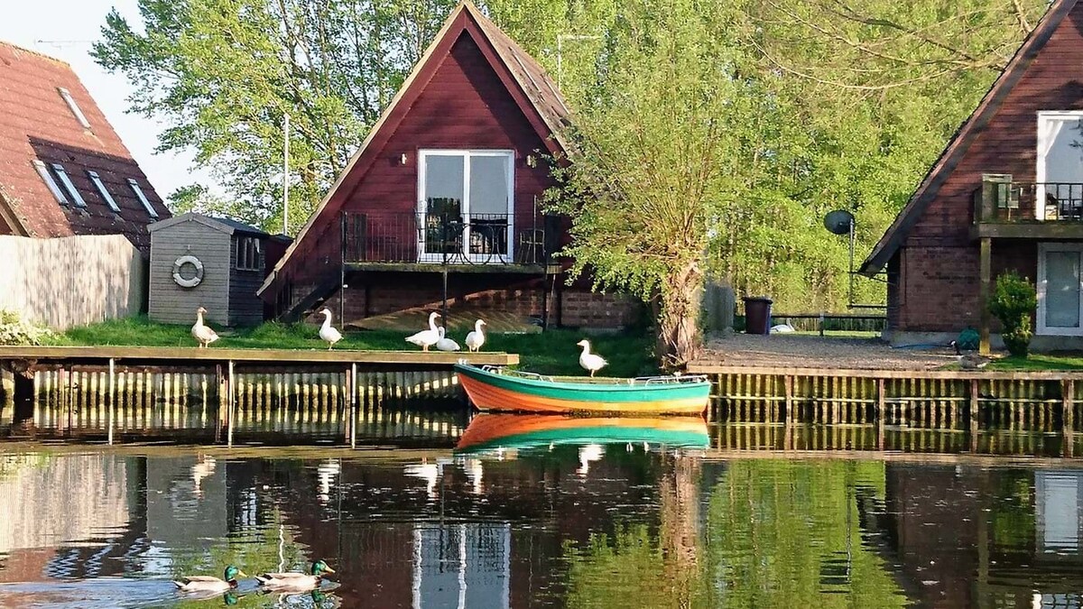 River Lark Lodge Isleham Marina