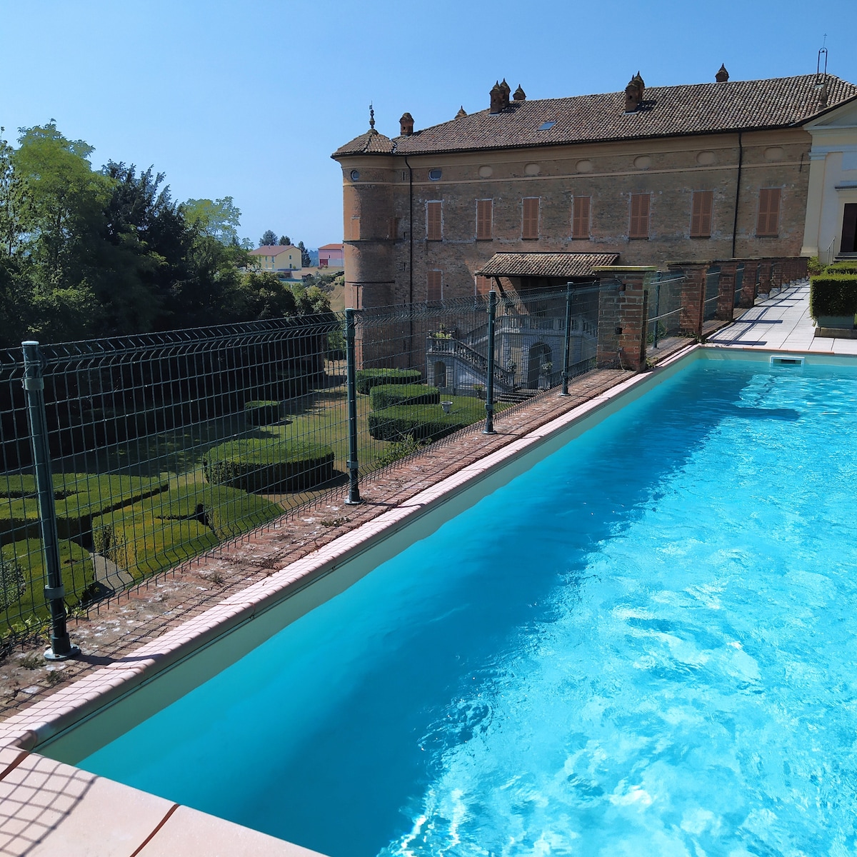 Appartamento trilocale in castello con piscina