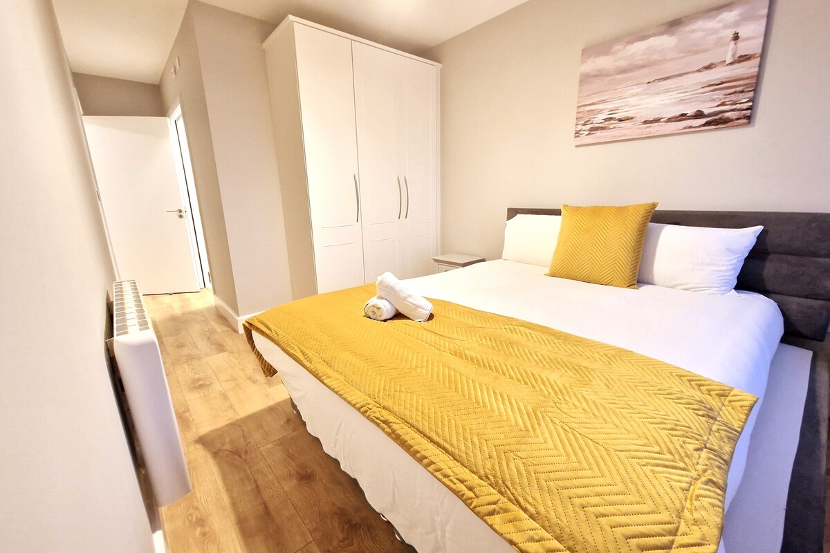 Salthill Seaside Apartment, Two bedroom, Sleeps 4