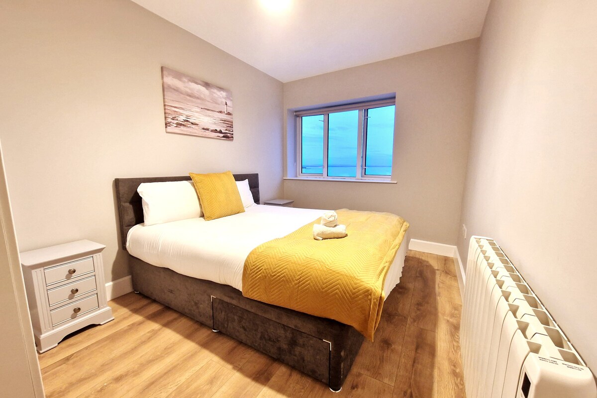 Salthill Seaside Apartment, Two bedroom, Sleeps 4