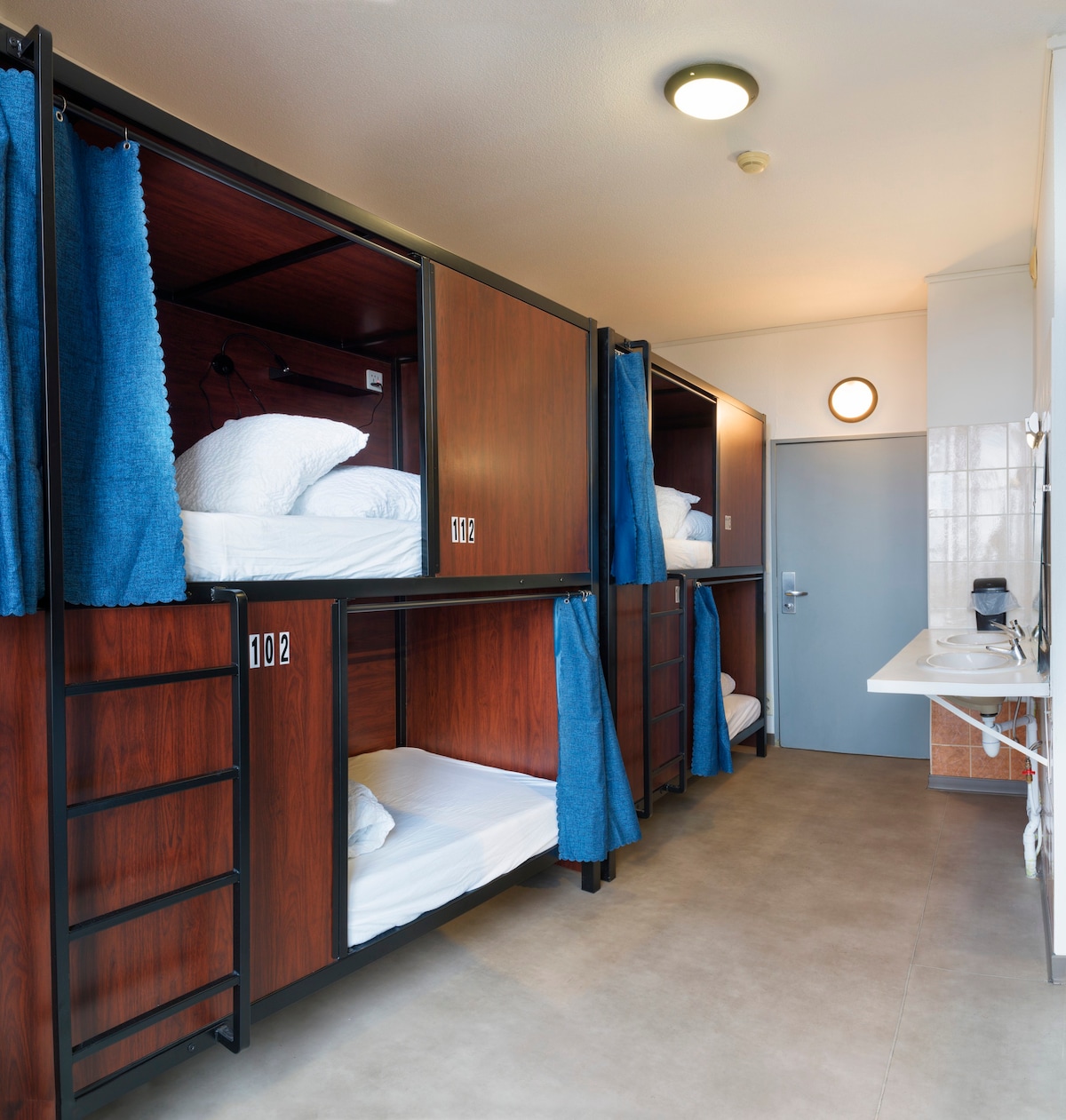 Hostel Lyon Centre dorm bed