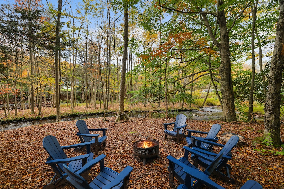 New! Riverfront, Hot Tub, Amenities, Wood Stove